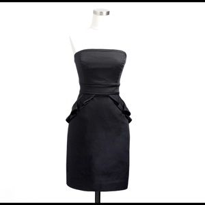 Cute Strapless cotton dress with ruffled pockets!
